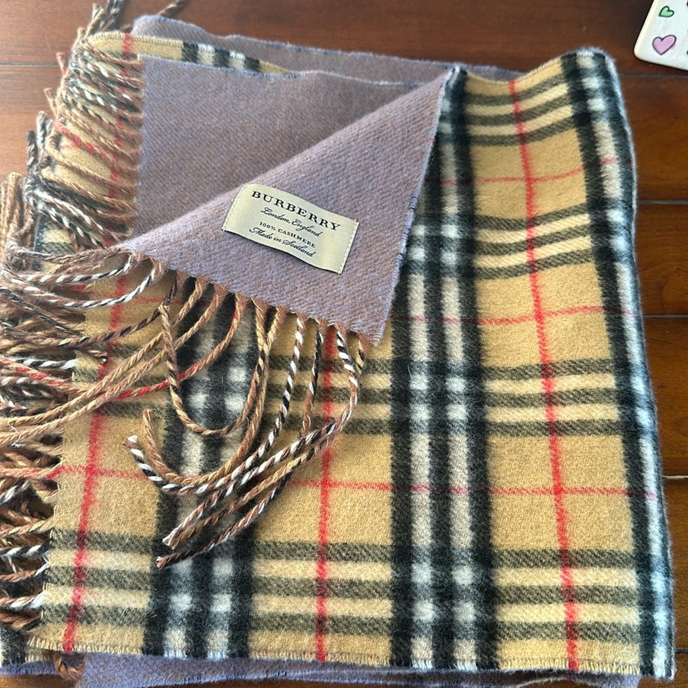 Burberry scarf traditional print with mauve back, cashmere